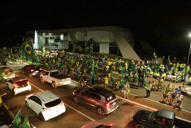 Manifestantes do CMO dizem que &quot;nada muda&quot; com diploma&ccedil;&atilde;o de Lula