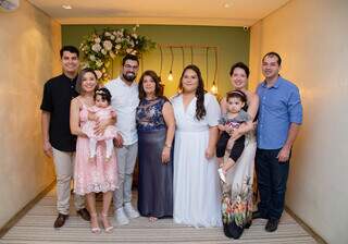 Amor fez Sirlei ficar horas costurando vestidos de noiva para as 3 noras