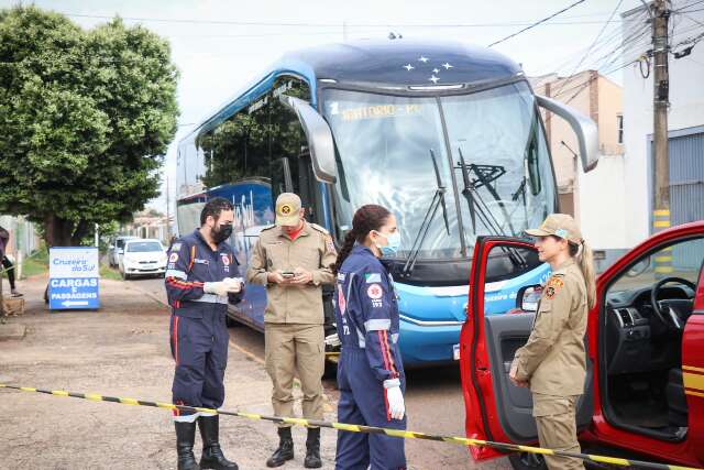 Homem &eacute; morto com tiro no peito dentro de &ocirc;nibus