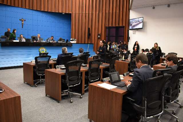 Com presen&ccedil;a maci&ccedil;a dos deputados, projetos do governo s&atilde;o aprovados