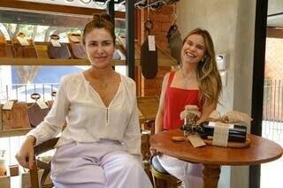 Maria Clara e Bruna Duarte abriram loja em sociedade. (Foto: Kísie Ainoã)