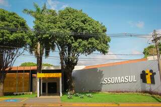 Fachada da sede da Assomasul, em Campo Grande. (Foto: Edson Ribeiro)