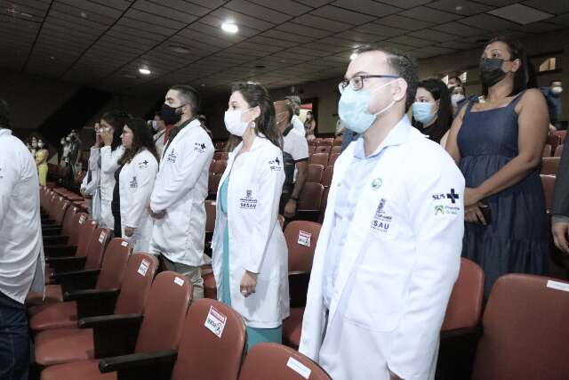 Prefeitura abre sele&ccedil;&atilde;o para m&eacute;dicos residentes com sal&aacute;rio de R$ 12,6 mil