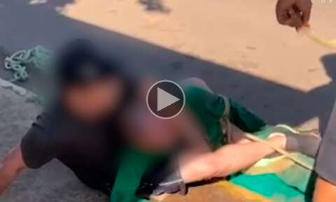 Ap&oacute;s furtar celular na UFMS, homem &eacute; imobilizado com &quot;mata-le&atilde;o&quot;