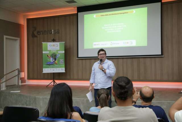 Alunos e professor s&atilde;o premiados ap&oacute;s vencerem olimp&iacute;ada sobre energia