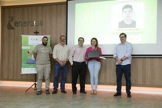 Henrique, que ficou em segundo lugar, foi representado pela mãe. (Foto: Kísie Ainoã)