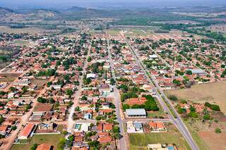Imagem aérea da cidade de Bodoquena, que está sofrendo no ecoturismo com o excesso de lavouras ao entorno. (Foto: Assomasul)