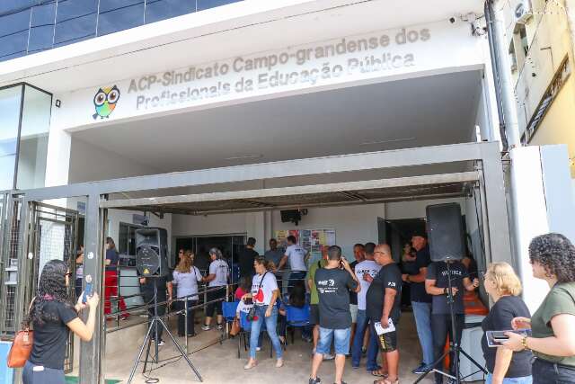 Prefeitura vai rever o reajuste dos professores em 2023 para pagar em 2024