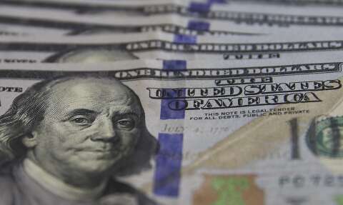 Dólar fecha em leve alta em meio a incertezas sobre PEC da Transição