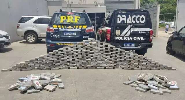 Ap&oacute;s apreens&atilde;o de R$ 32 milh&otilde;es em coca&iacute;na, pol&iacute;cia descobre dep&oacute;sito da droga