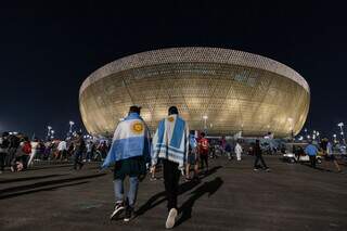 Torcedores da Argentina na esplanada do Estádio Lusail (Foto: Fifa)