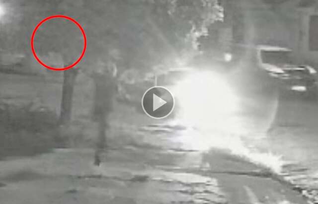Homem joga arma em casa e foge correndo da pol&iacute;cia ap&oacute;s briga em tabacaria
