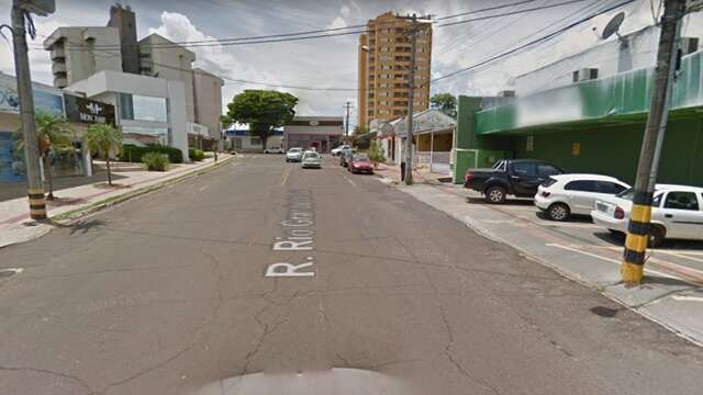 Criminosos invadem mercado e furtam malotes com R$ 10 mil 