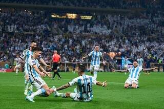 Di Maria, camisa 11, comenorando o segundo gol (Foto: Fifa)