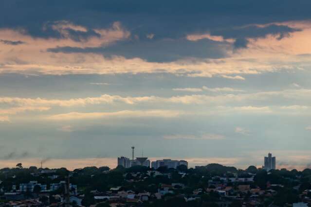 Domingo ser&aacute; de tempo inst&aacute;vel com chuvas e temperaturas amenas 