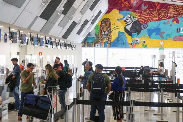 Com dois voos em atraso, aeroporto da Capital sente &quot;efeito domin&oacute;&quot; da greve