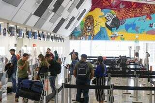 Aeroporto Internacional de Campo Grande deve sofrer o &#34;efeito dominó&#34; da paralisação. (Foto: Henrique Kawaminami)
