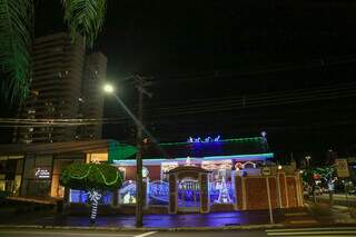 Símbolo natalino, casa fica na esquina da Rua Antônio Maria Coelho com Bahia. (Foto: Arquivo/Paulo Francis)