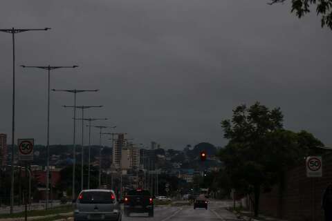 Segunda-feira amanhece com garoa fina e previs&atilde;o &eacute; de chuva forte em MS