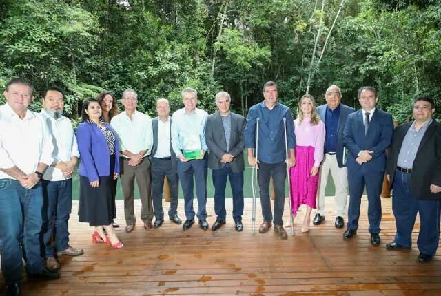 Equipe de transi&ccedil;&atilde;o liderada por Barbosinha entrega relat&oacute;rio a Reinaldo