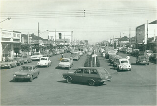 Avenida Marcelino Pires na década de 70; cidade completa 87 anos hoje (Foto: Acervo do município)