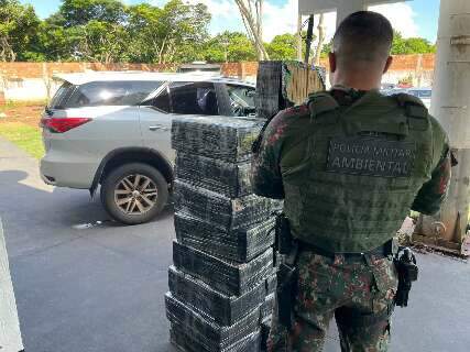 Traficante abandona ve&iacute;culo furtado com R$ 2,2 milh&otilde;es em maconha e foge a p&eacute;