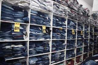 Aproveite todas as ofertas de jeans. (Foto: Alex Machado)