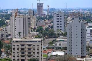 Verticalização começa a ganhar forma na área central de Dourados (Foto: Franz Mendes)