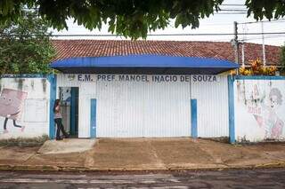 Fachada da Escola Municipal Prefeito Manoel Inácio de Souza (Foto: Henrique Kawaminami)