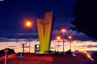 Monumento ao Colono, principal símbolo de Dourados (Foto: Eliel Oliveira)