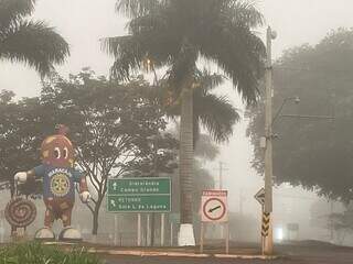 Nevoeiro toma conta da entrada de Maracaju (Foto: Hosana de Lourdes)