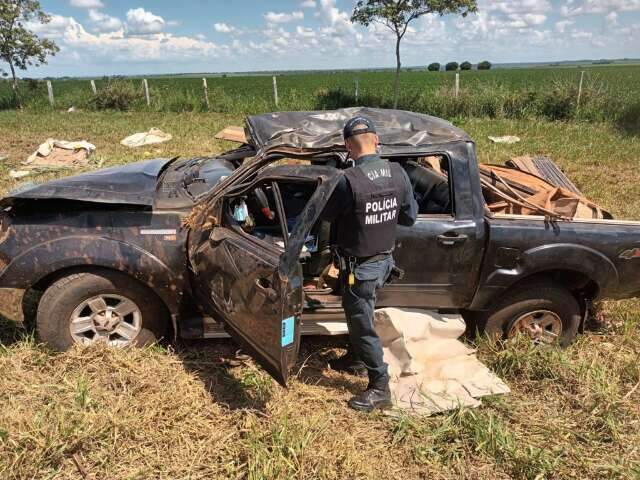 Capotagem de camionete mata idosa e deixa seis feridos na MS-382