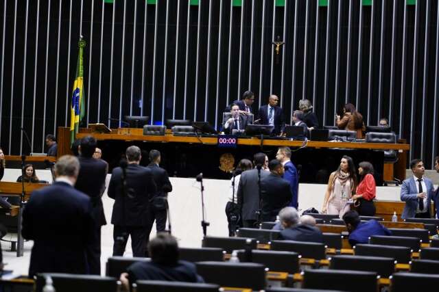 Congresso aprova aumento de sal&aacute;rio para presidente, ministros e parlamentares