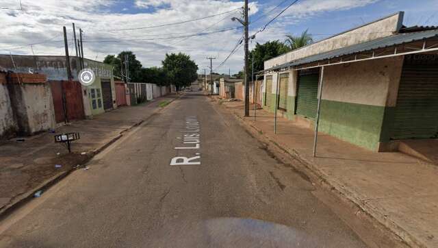 Jovem ouve barulho e percebe que foi atingido por tiro
