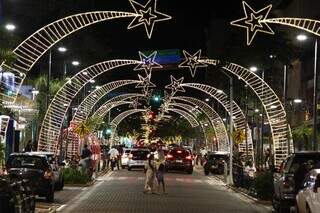 Decoração de Natal na Avenida 14 de Julho, em Campo Grande (Foto: Alex Machado)