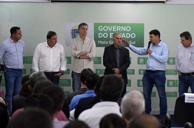 De uma vez, Reinaldo recebe 10 t&iacute;tulos de cidad&atilde;o de munic&iacute;pios de MS