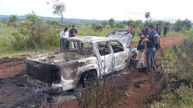 Caminhonete de gerente de casa de c&acirc;mbio &eacute; encontrada queimada