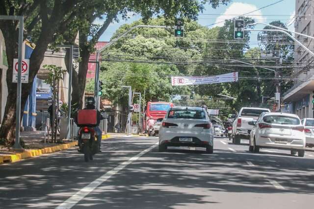 Motociclistas trafegam livremente por corredor do &ocirc;nibus 
