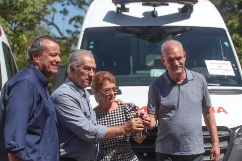 Reinaldo entrega ambulâncias semi UTI para três municípios
