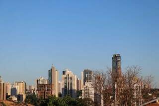 Céu claro nesta manhã em Campo Grande (Foto: Henrique Kawaminami)