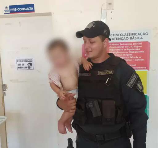 Crian&ccedil;a de 1 ano perde respira&ccedil;&atilde;o, desmaia e &eacute; salva por policial militar