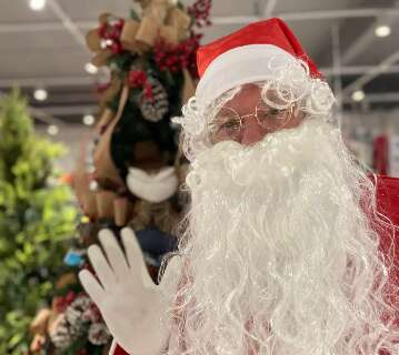 Aos 41 anos, contador virou Papai Noel e o maior orgulho da filha