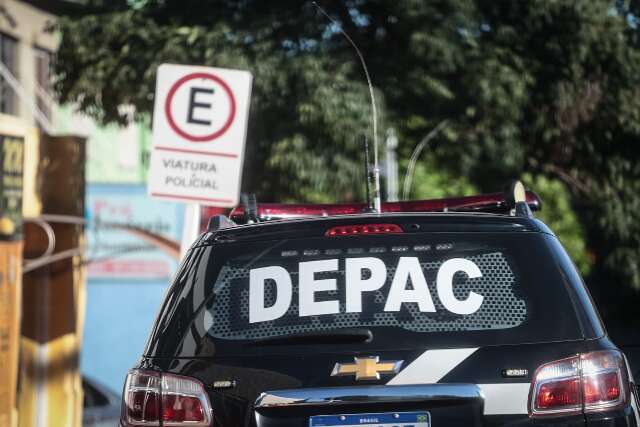 Professora percebe desconto em sal&aacute;rio e descobre empr&eacute;stimo de R$ 89 mil