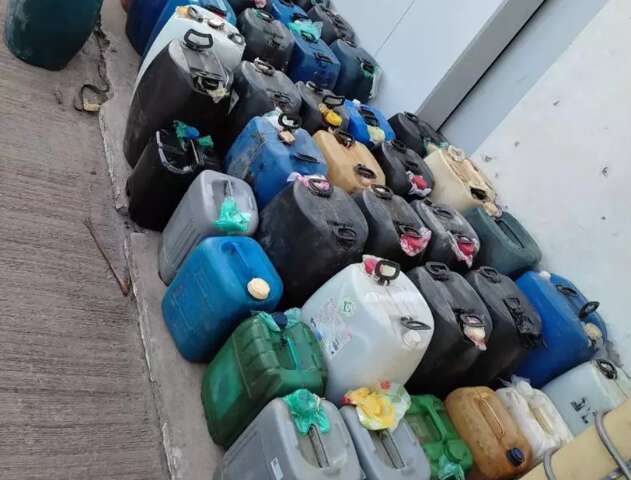 Dupla &eacute; presa comprando 480 litros de &oacute;leo diesel contrabandeado da Bol&iacute;via