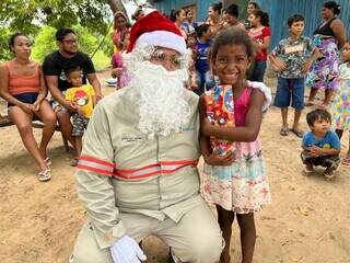 Papai Noel chegou a região pantaneira com projeto cheio de esperança. (Foto:Energisa)