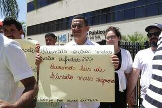 Grupo também pede legislação mais rígida para crimes no trânsito. (Foto: Kísie Ainoã)