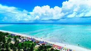 Praia de Maceió: Alagoas, com um dos cenários mais paradisíaco do Nordeste, repleto de praias cinematográficas e piscinas naturais, está entre os destinos mais buscados na internet para as férias de verão – Foto: Reprodução