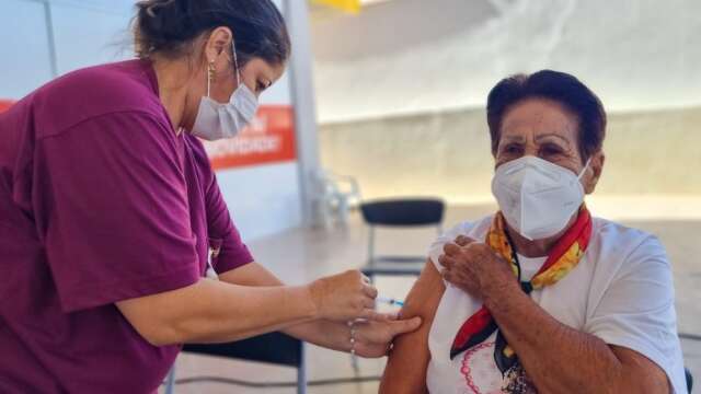 Sábado tem plantão de vacinação e testagem contra covid