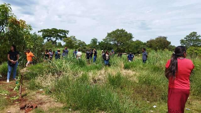 Idosa de 85 anos &eacute; encontrada morta em matagal pelo neto de 12