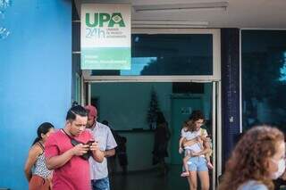 Pacientes amargam espera de pelo menos 3 horas em UPA lotada
